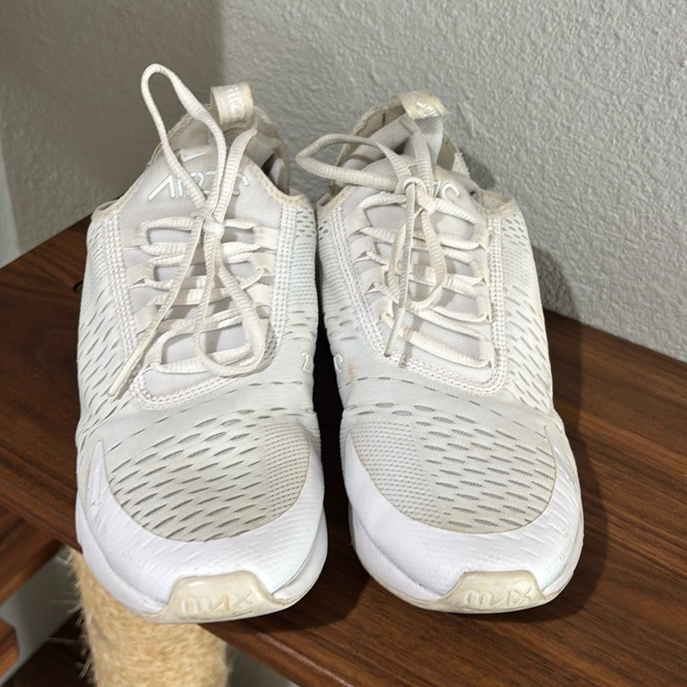 Nike Air Max 270. Size 6 Youth or Size 7 Women’s - Picture 8 of 11